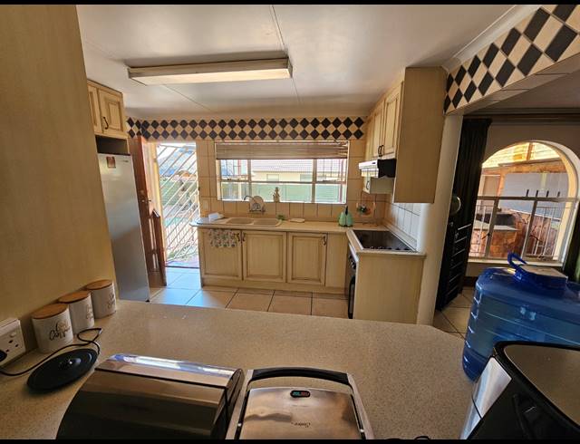 4 bed property for sale in MONTANA TUINE